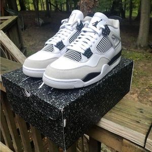 Jordan 4s military black